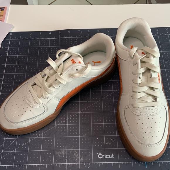 Puma brand men’s sneaker shoes size 9 - Picture 2 of 3